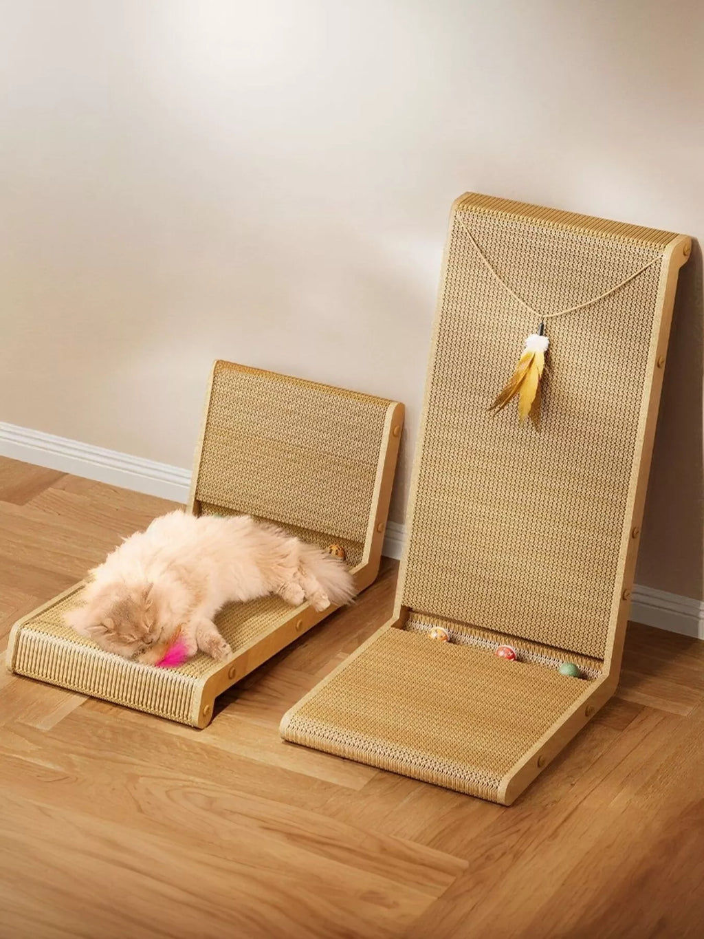 Interactive Sisal Cat Scratching Post with Dangling Toy